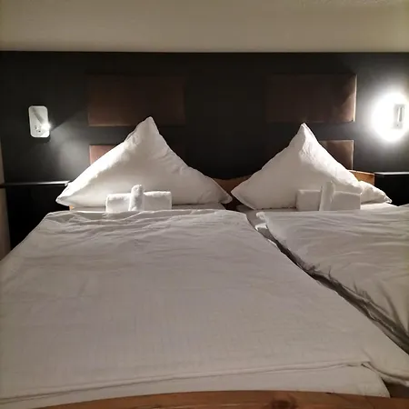 Niehler Hotel *