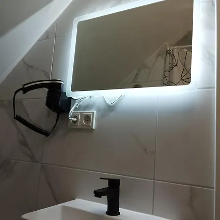Niehler Szálloda *